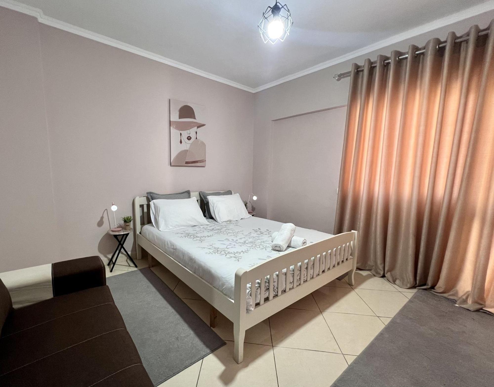 Apartment 2bdr Komuna E Parisit *
